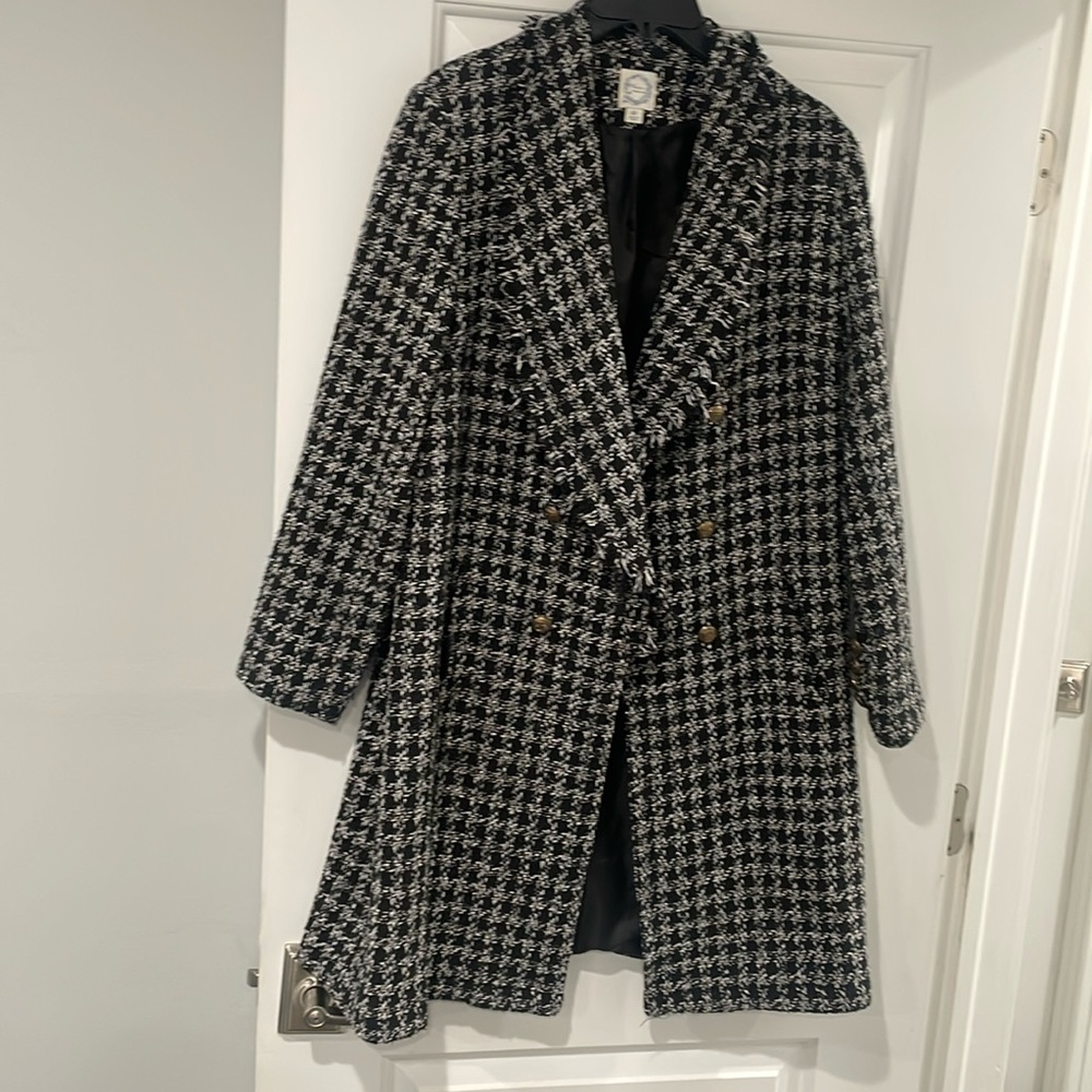 One of my fav piece!Throw over any black outfit to dress up for evening out/work